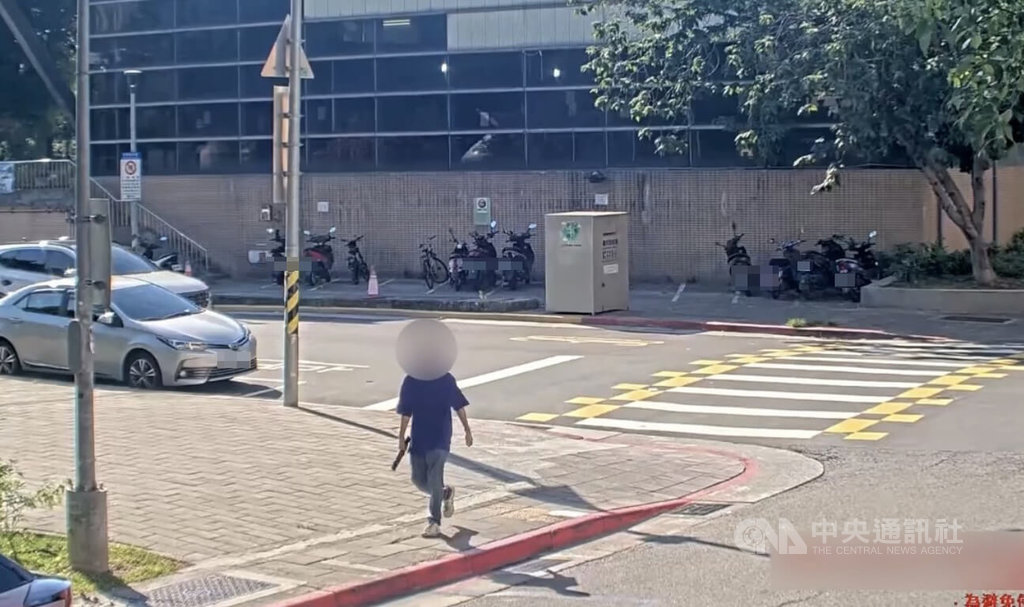 北市男持雙刀遊走街頭 警速逮人再破毒品案