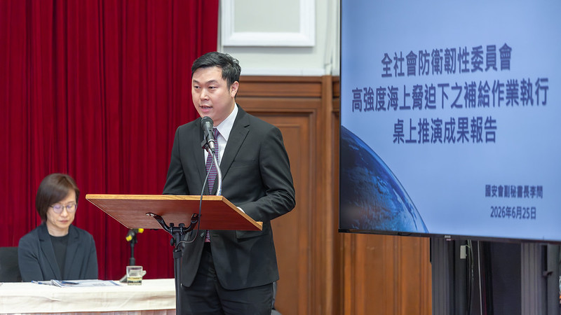  國安會副秘書長李問報告桌上推演內容。 圖：總統府提供 