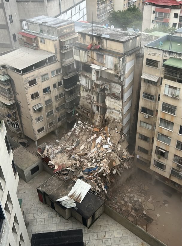 地震導致委內瑞拉多處建築遭毀，許多民眾甚至來不及從屋內逃出。 圖:翻攝自 X @patriciajaniot 