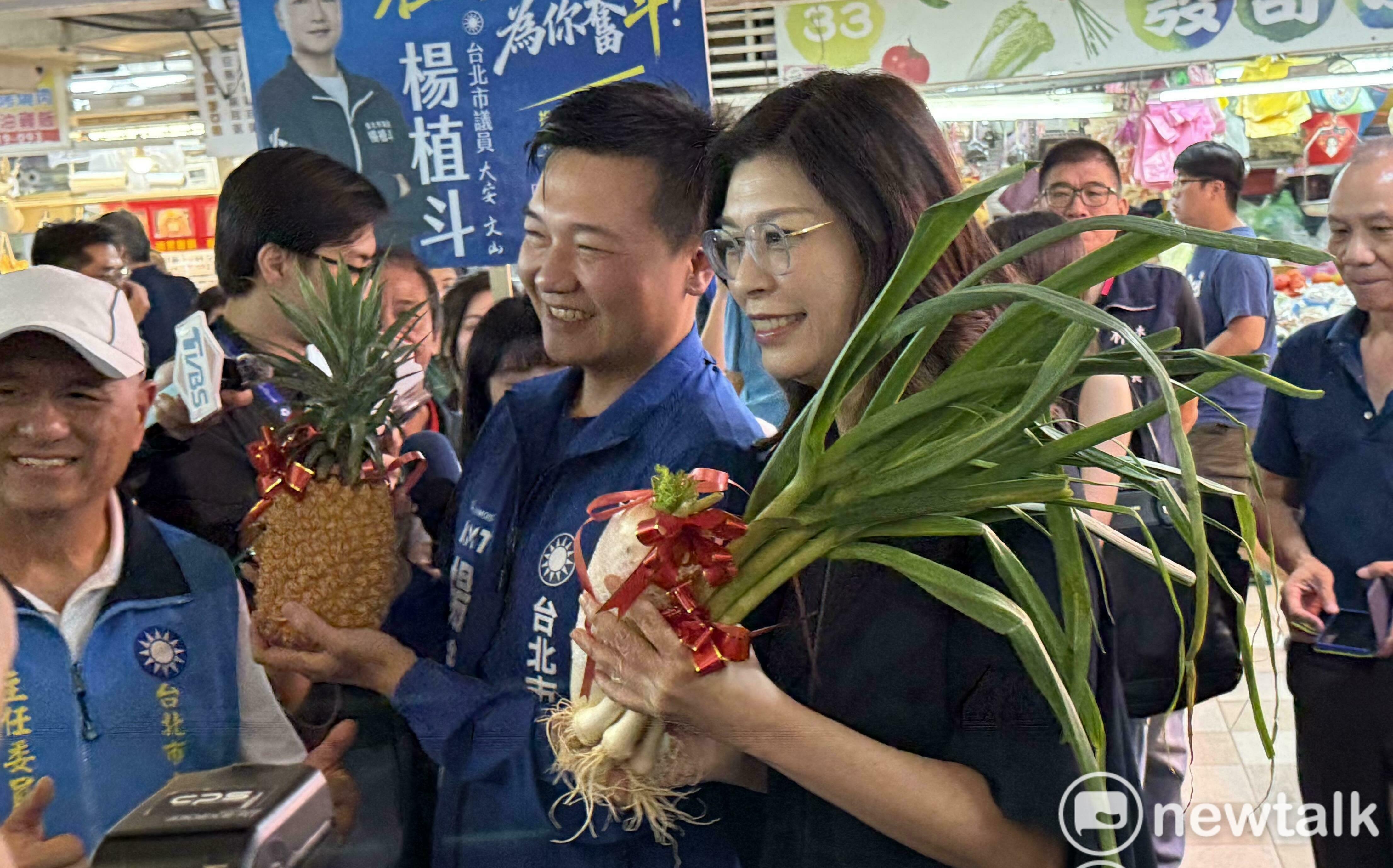 首度陪楊植斗掃街!被問是否票房毒藥 鄭麗文嗆媒體:民進黨派來的?