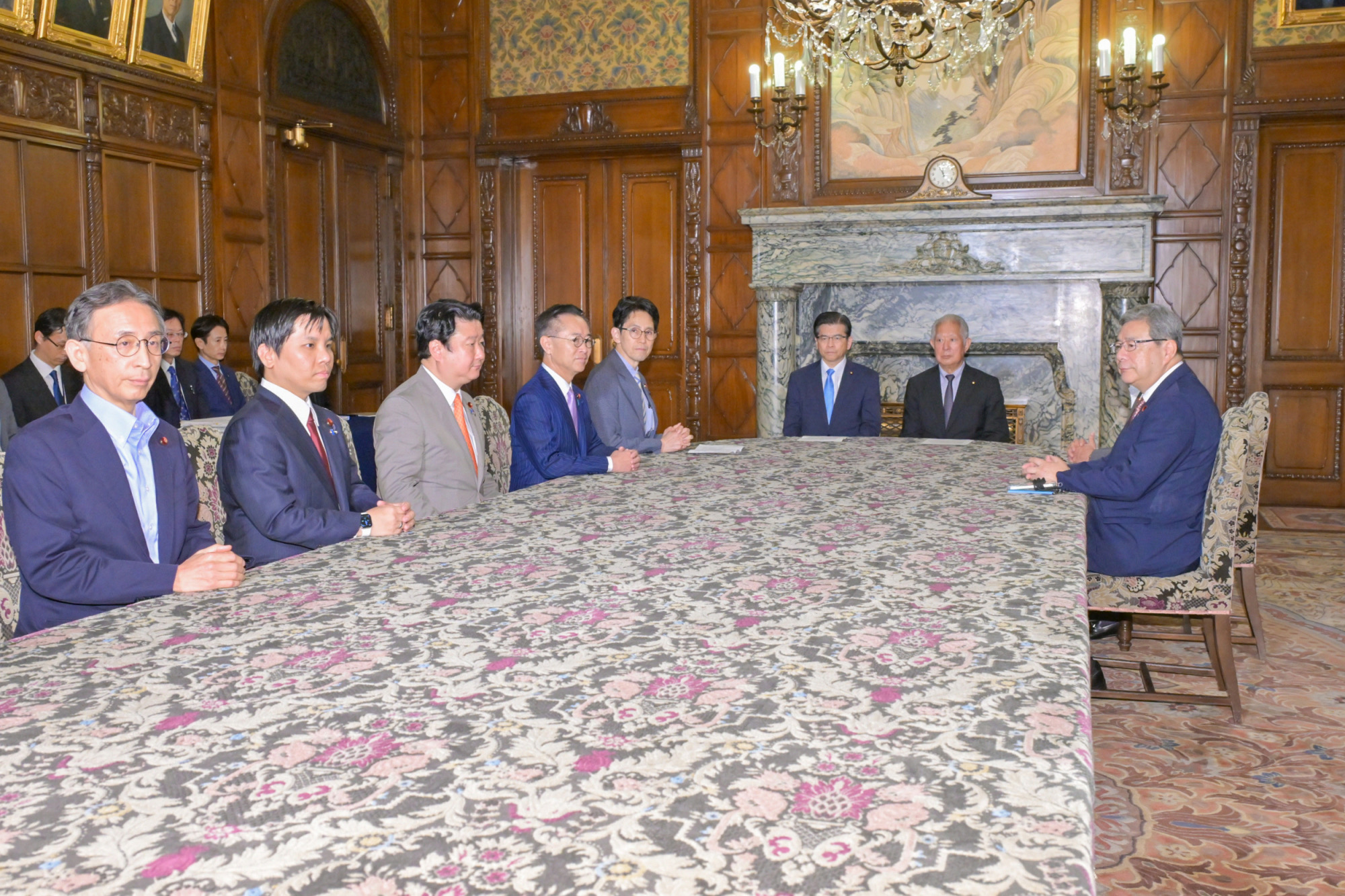  眾議院議長森英介1日召集朝野幹部進行會談，並希望《皇室典範》修正草案能在不受干擾且平靜環境下於這會期結束前通過。 圖：翻攝自中道改革連合 国会情報Ｘ 