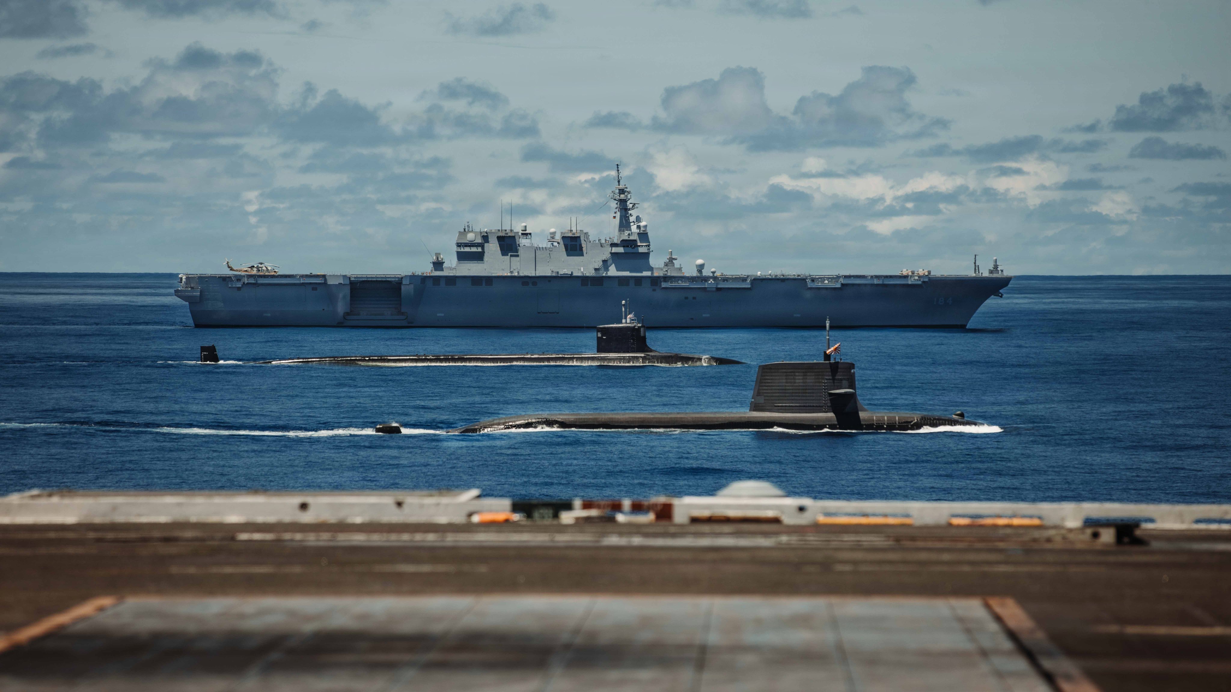 隨著中國持續擴張海軍規模，包括航空母艦及大型驅逐艦陸續成軍，美軍近年積極調整印太作戰構想。 圖:翻攝自X帳號@USNINews
