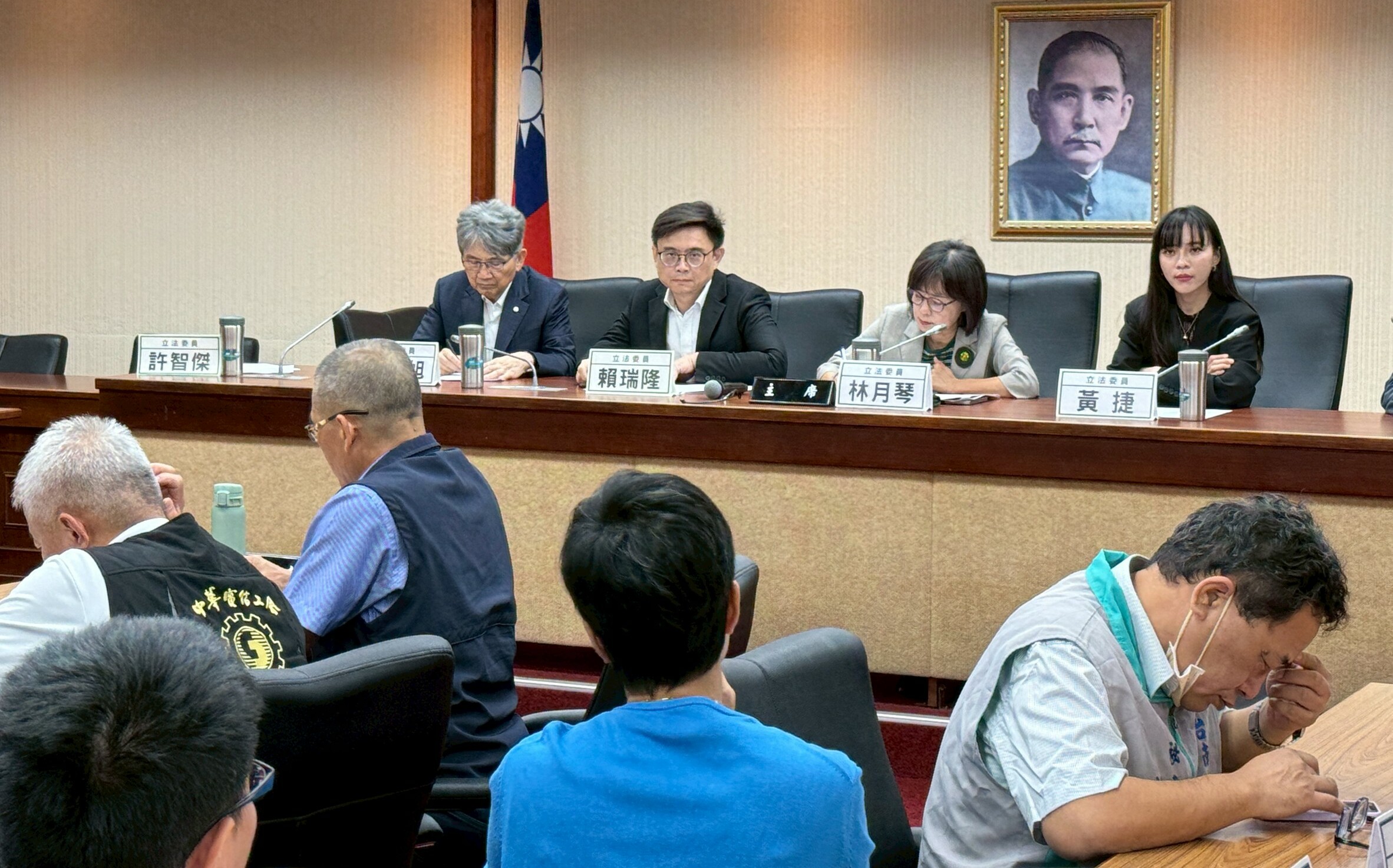 五一平台聯盟拜會爭取勞退改革 賴瑞隆:正面回應提9%修法版本
