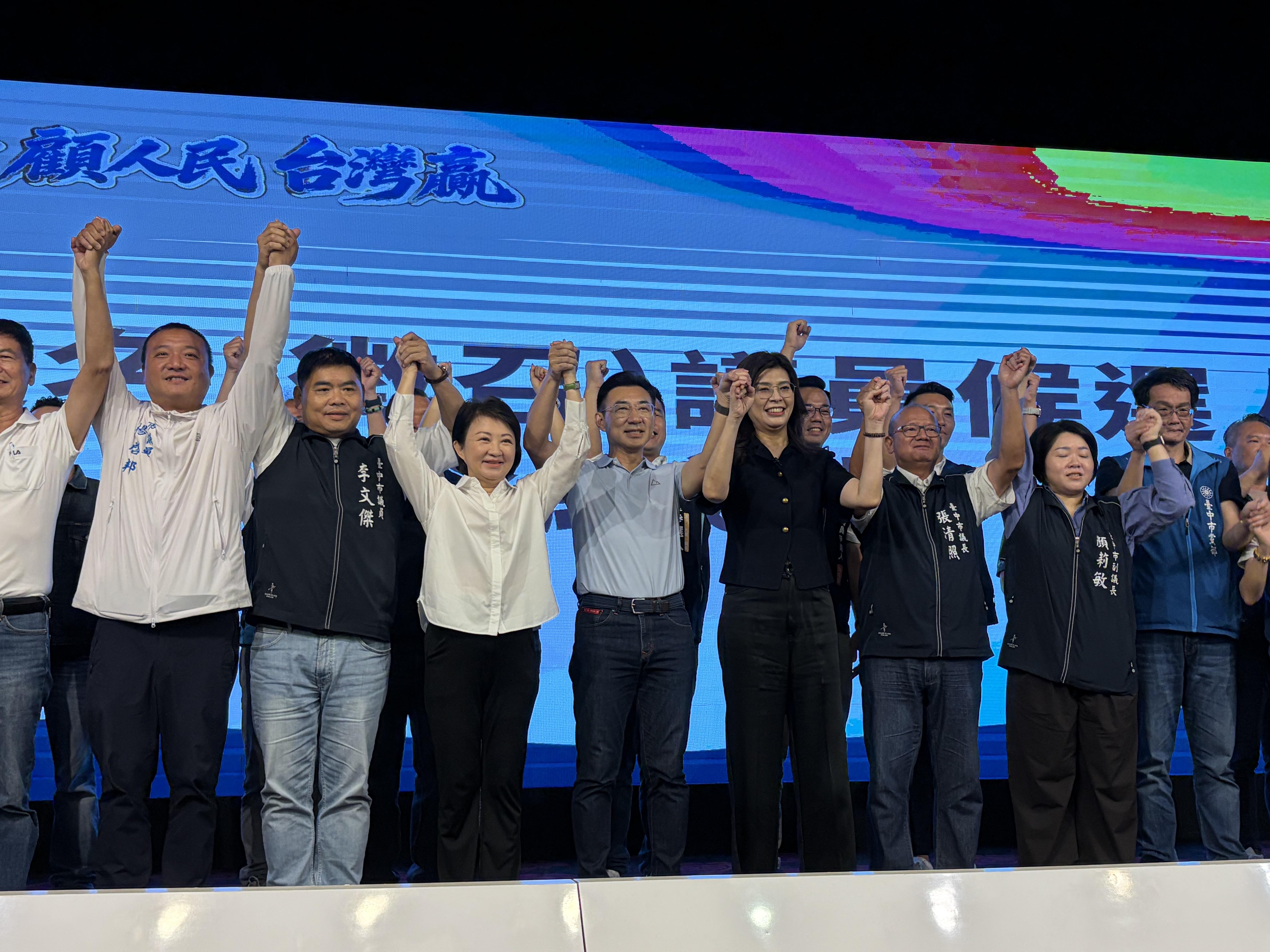  鄭麗文說，盧秀燕是我們的太陽，也是我們共同的媽媽。圖：國民黨提供 