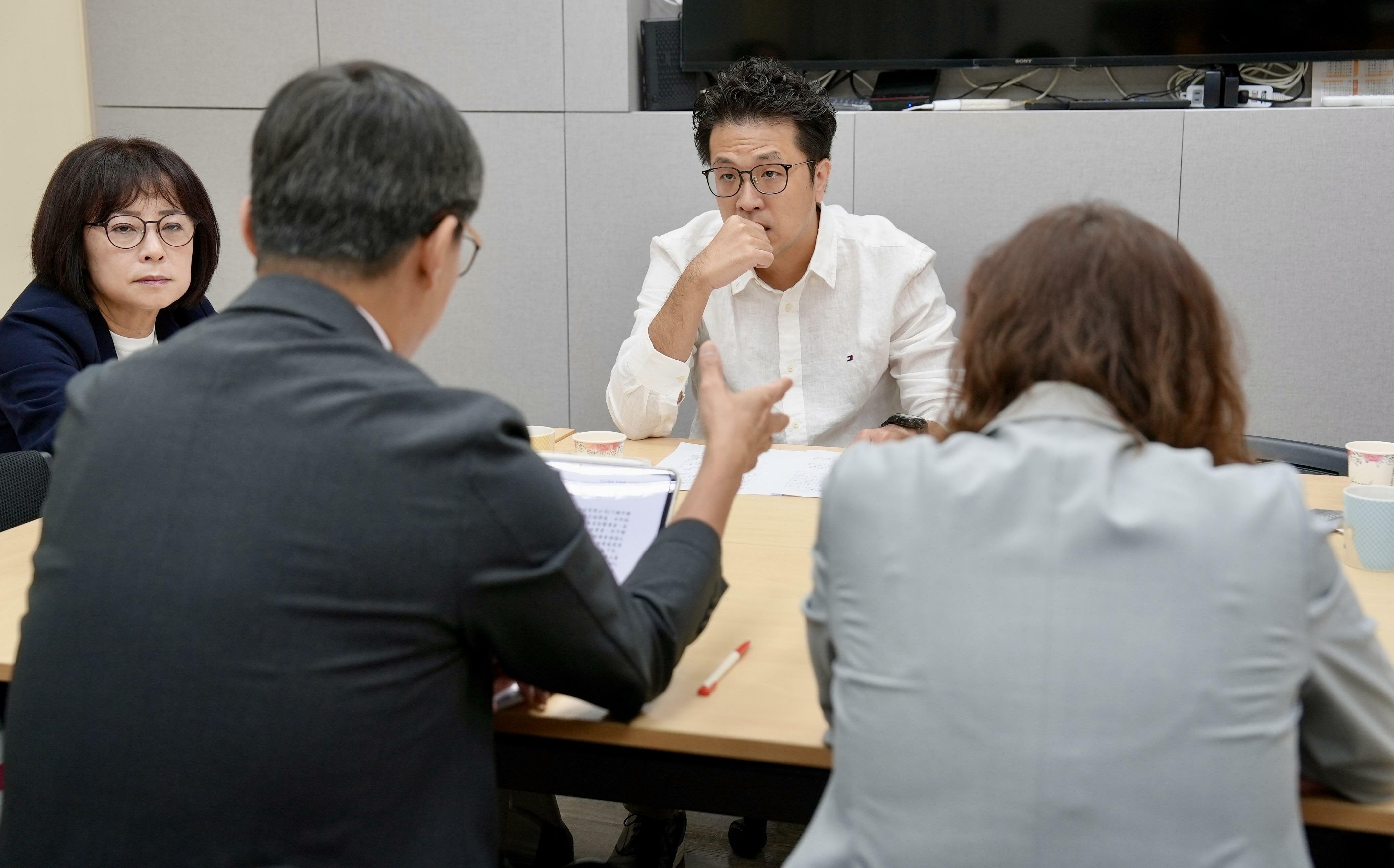 與食藥署開會討論致癌油進度 沈伯洋:中央地方合作才能守住食安