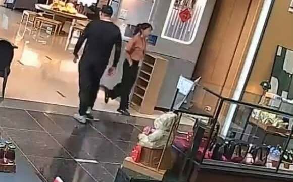 (影)矢板明夫在她被背後遇襲 蔡竺君:第一次切身感受民主的脆弱