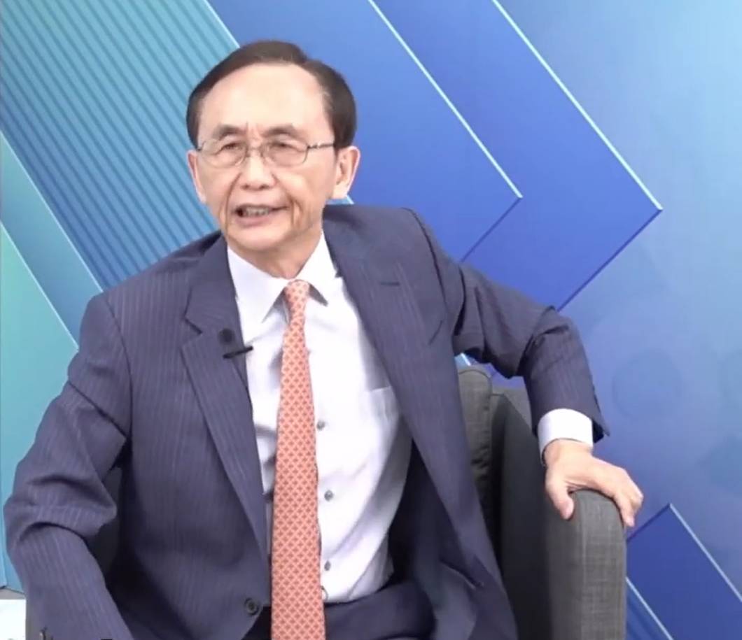  吳子嘉批評民進黨不該拿詐騙作為藉口，慈濟是就國人心切所致。 圖：擷自董事長開講YouTube影片 
