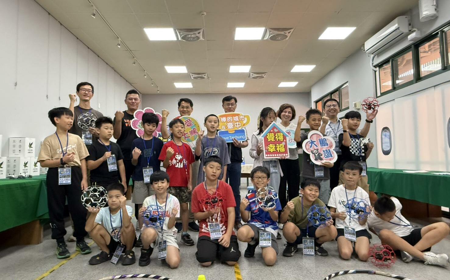 (影)中央還在吵、台中直接做! 黃馨慧促成「球型無人機夏令營」