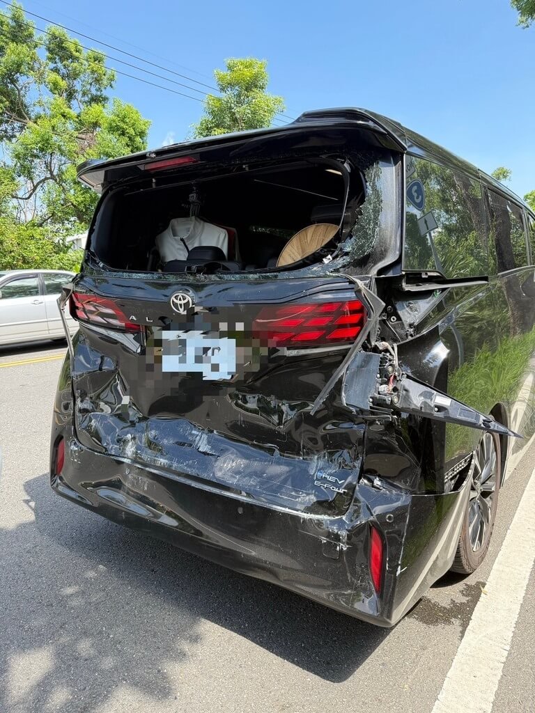 張麗善座車遭預拌混凝土車追撞 疑煞車失靈釀禍
