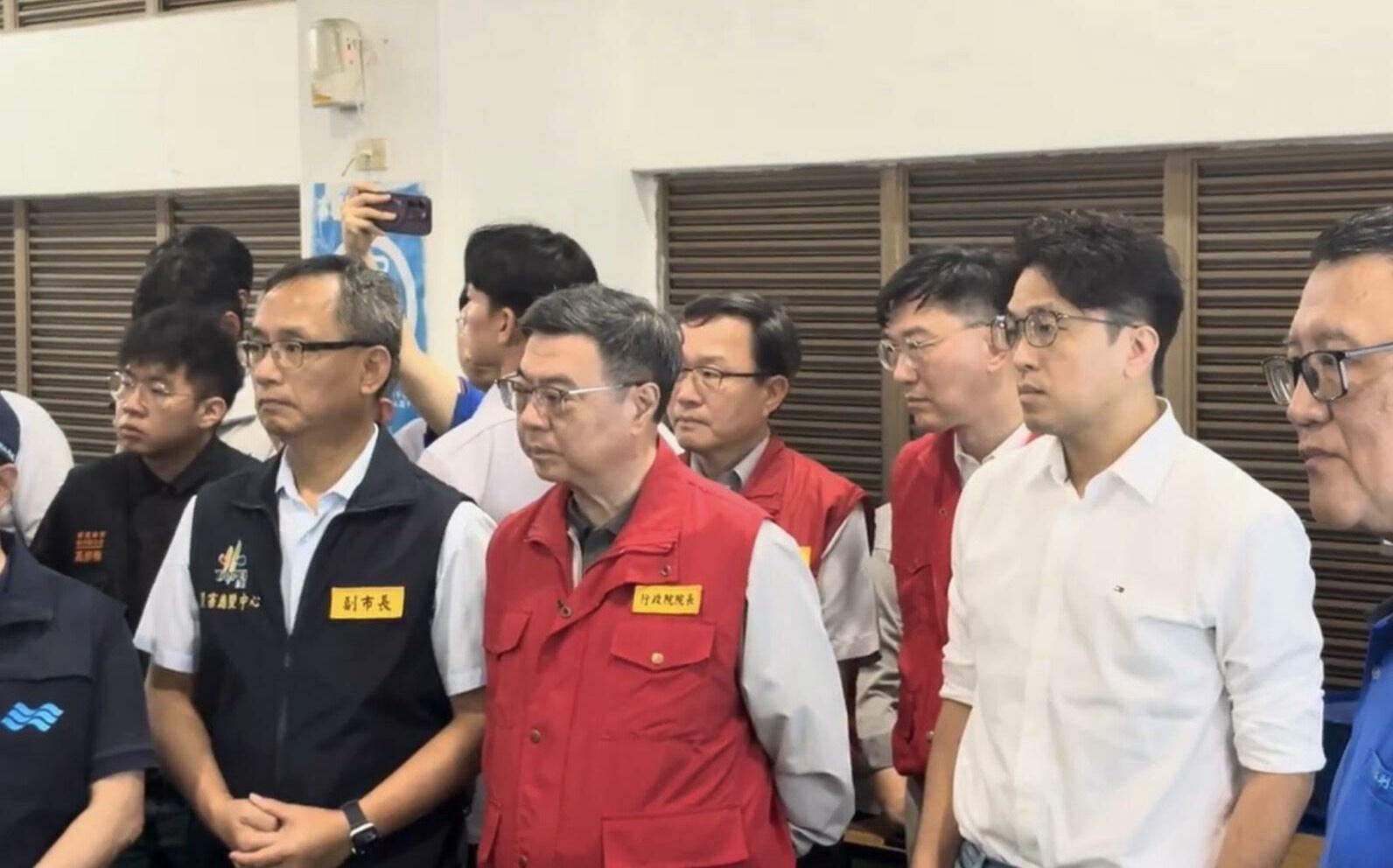 陪卓榮泰內湖防颱視察 沈伯洋:沒清淤恐造成災害