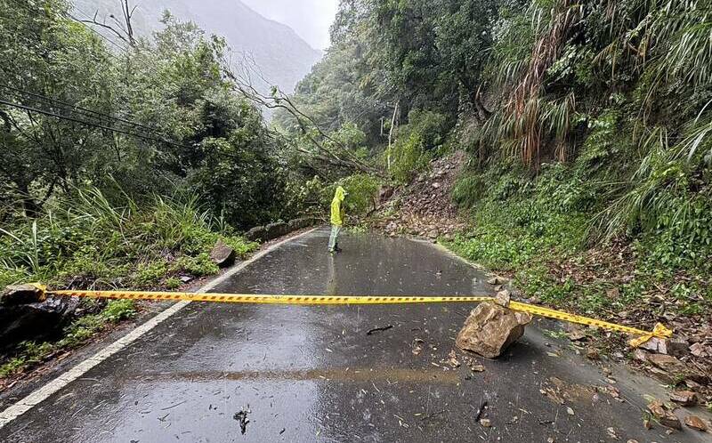 巴威颱風發威!新竹尖石道路坍方雙線封鎖 湖口37戶隨時準備撤離