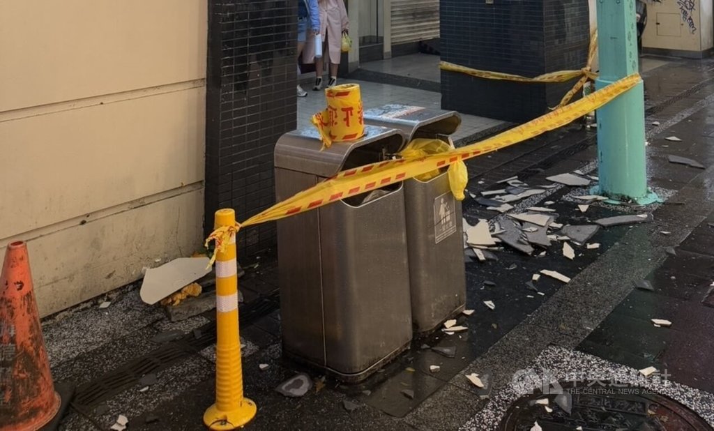 西門町建物磁磚掉落砸傷1人 北市擬開罰