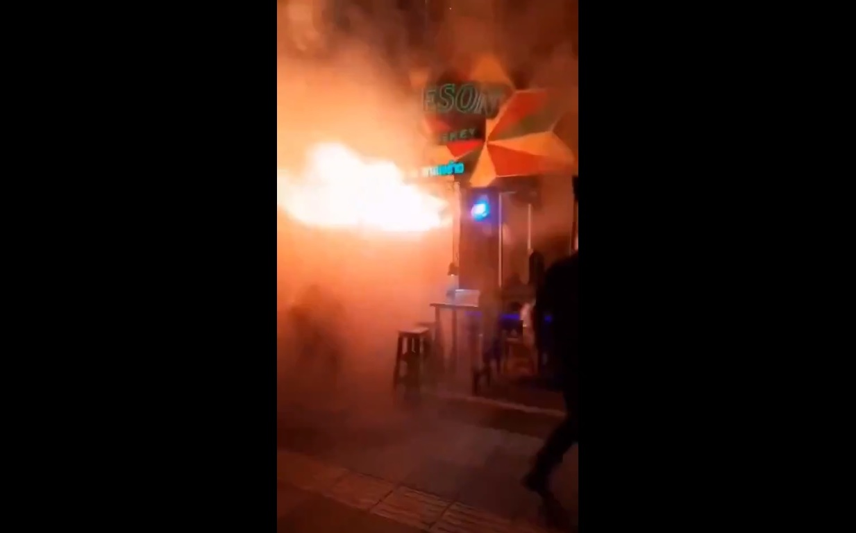 (影) 恐怖影像曝光! 曼谷啤酒餐廳大火至少27死 驚動總理、市長親赴現場