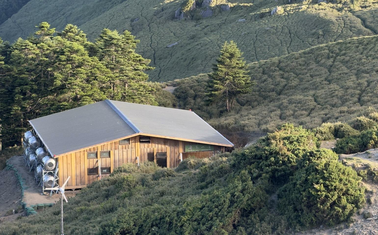 會呼吸的山屋完工!太魯閣國家公園奇萊山屋8月試營運採預約收費制