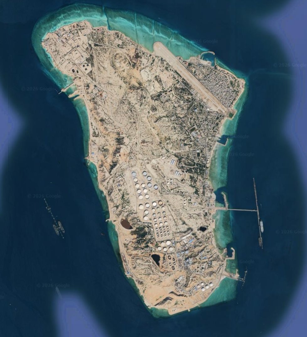  美軍近日首次針對伊朗石油出口樞紐「哈格島」的石油設施發動軍事打擊。 圖:翻攝自 X @Osinttechnical 
