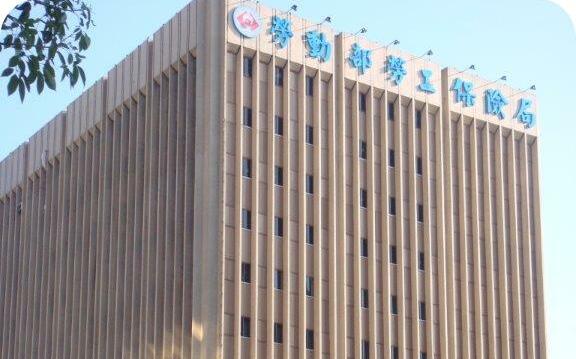 近10萬元今入帳!逾5年沒申請就失效 月底前17筆津貼、年金接力發