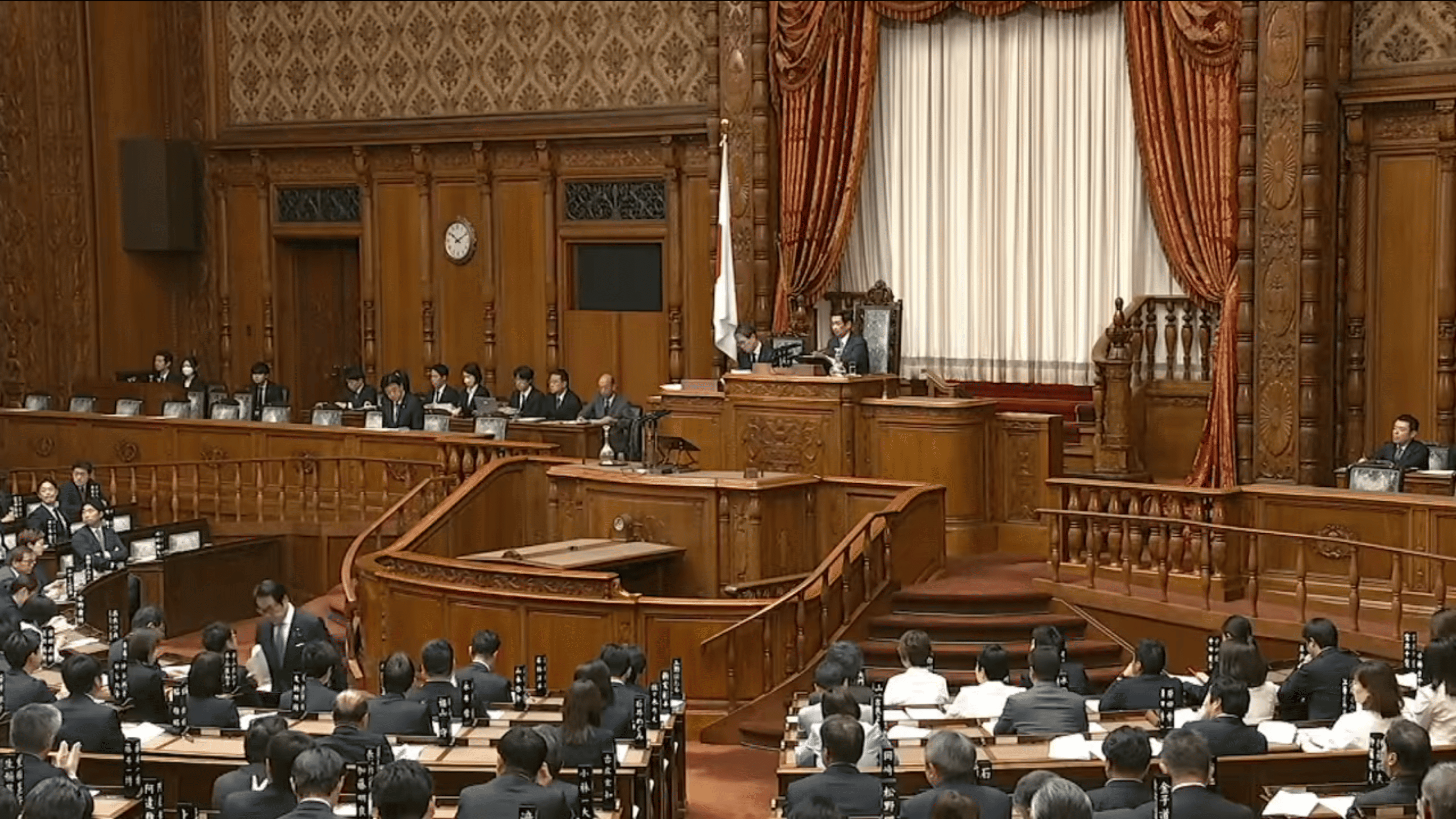 日本參議院17日正式通過《皇室典範》修正案。 圖：立憲民主党 国会情報YT 