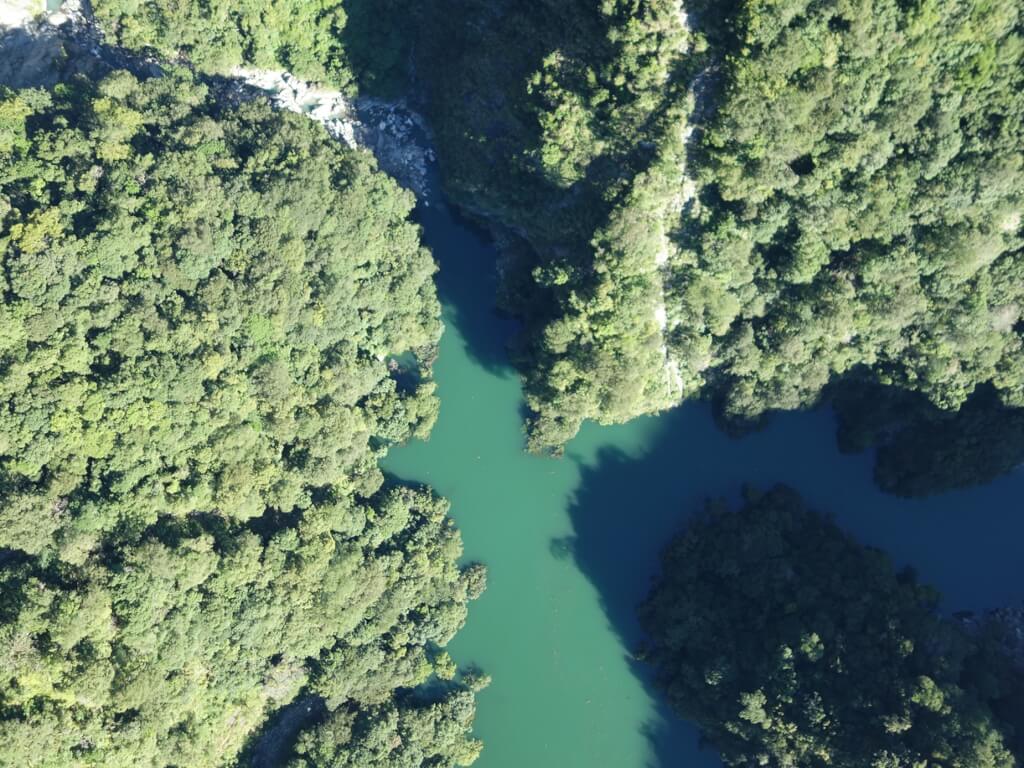萬里溪堰塞湖滲漏加大 溢流延後林保署估20日零時