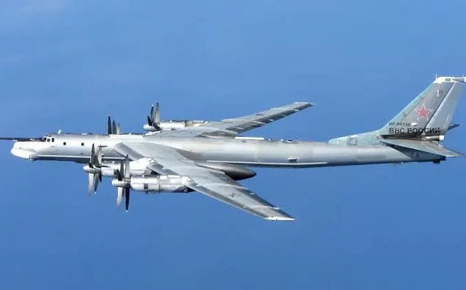 (影)俄Tu-95戰略轟炸機被炸! 烏無人機深入800公里襲恩格斯基地