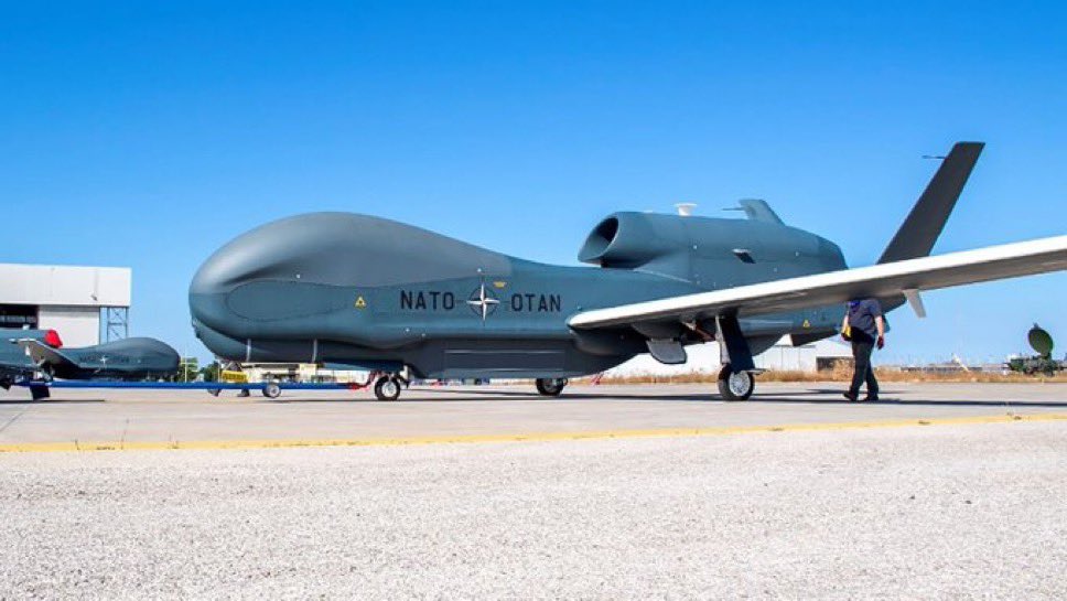  學者分析， MQ-4C 無人機配備光電、紅外線成像及訊號情報（SIGINT）感測器，能補足現役 RQ-4D 無人機的不足，成為追蹤俄羅斯走私船隻影子艦隊的最佳利器。 圖：翻攝自 Ｘ @slmhktn 