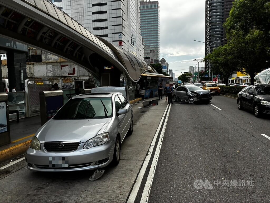 男違規駛進台中公車專用道 害公車撞進站共釀4傷