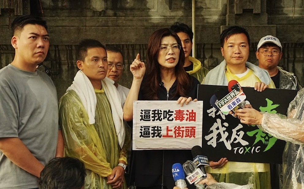 毒油風暴延燒!鄭麗文探視絕食藍營青年 號召7/25上凱道抗議