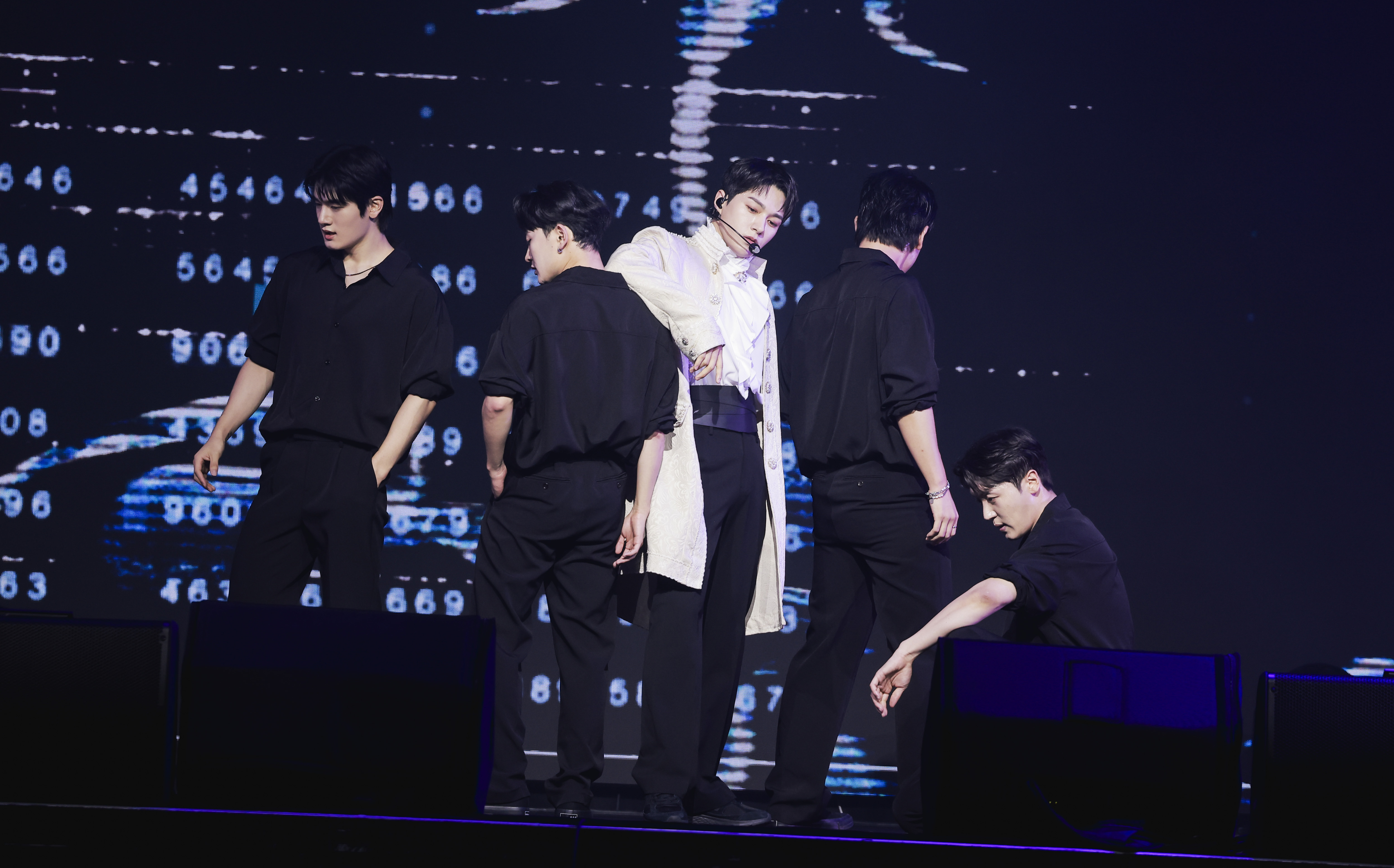 INFINITE 金明洙台北開唱!大秀零死角神顏魅力 全場Hi-touch 爆擊粉絲心臟