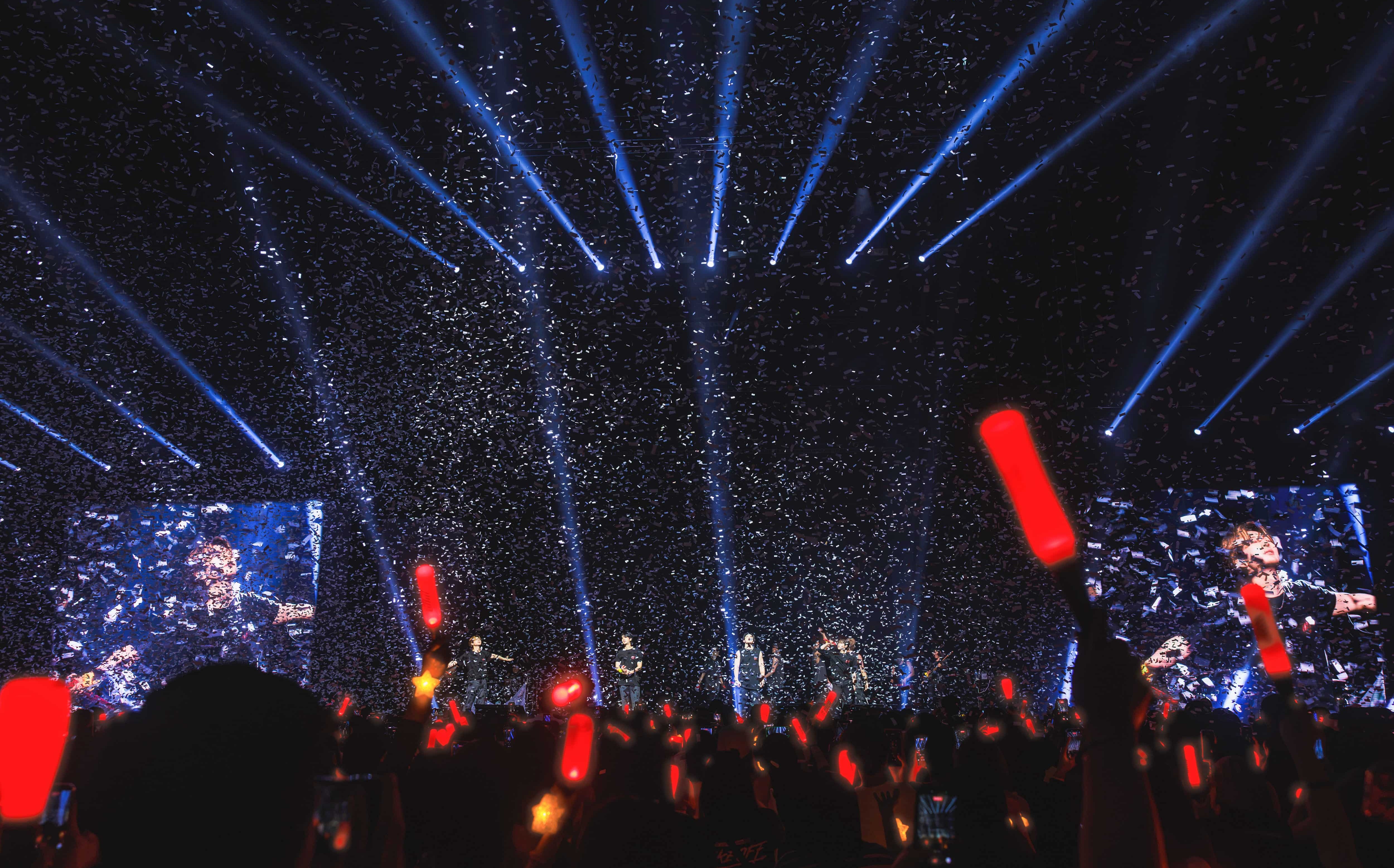 人氣男團iKON強勢台北開唱!重現全球爆紅神曲 〈LOVE SCENARIO〉炸翻全場