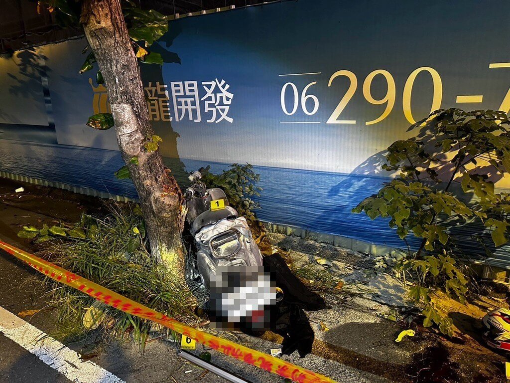無照酒駕疑自撞路樹起火 台南高中生情侶重傷不治