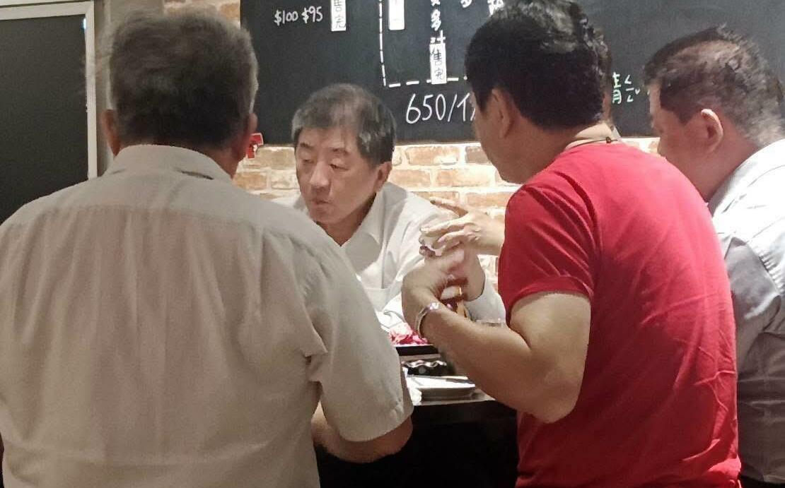 毒油燒不停、陳時中忙酒攤?李明賢爆通化街應酬照