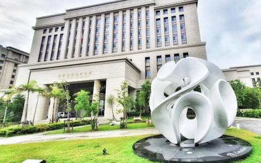 桃地院書記官站8樓窗外被勸回!律師發文曝內情:壓力超外界想像