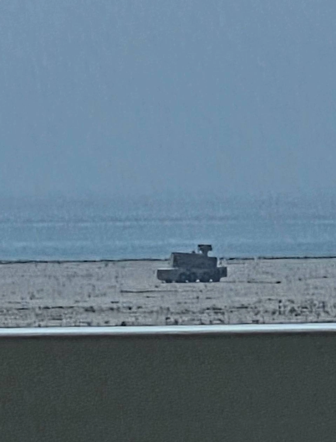 中國製造的 FK-2000 彈砲合一近程防空系統近日被指部署至巴林，位置接近美國海軍第五艦隊司令部，引發外界關注。 圖:翻攝自以色列飛飛 