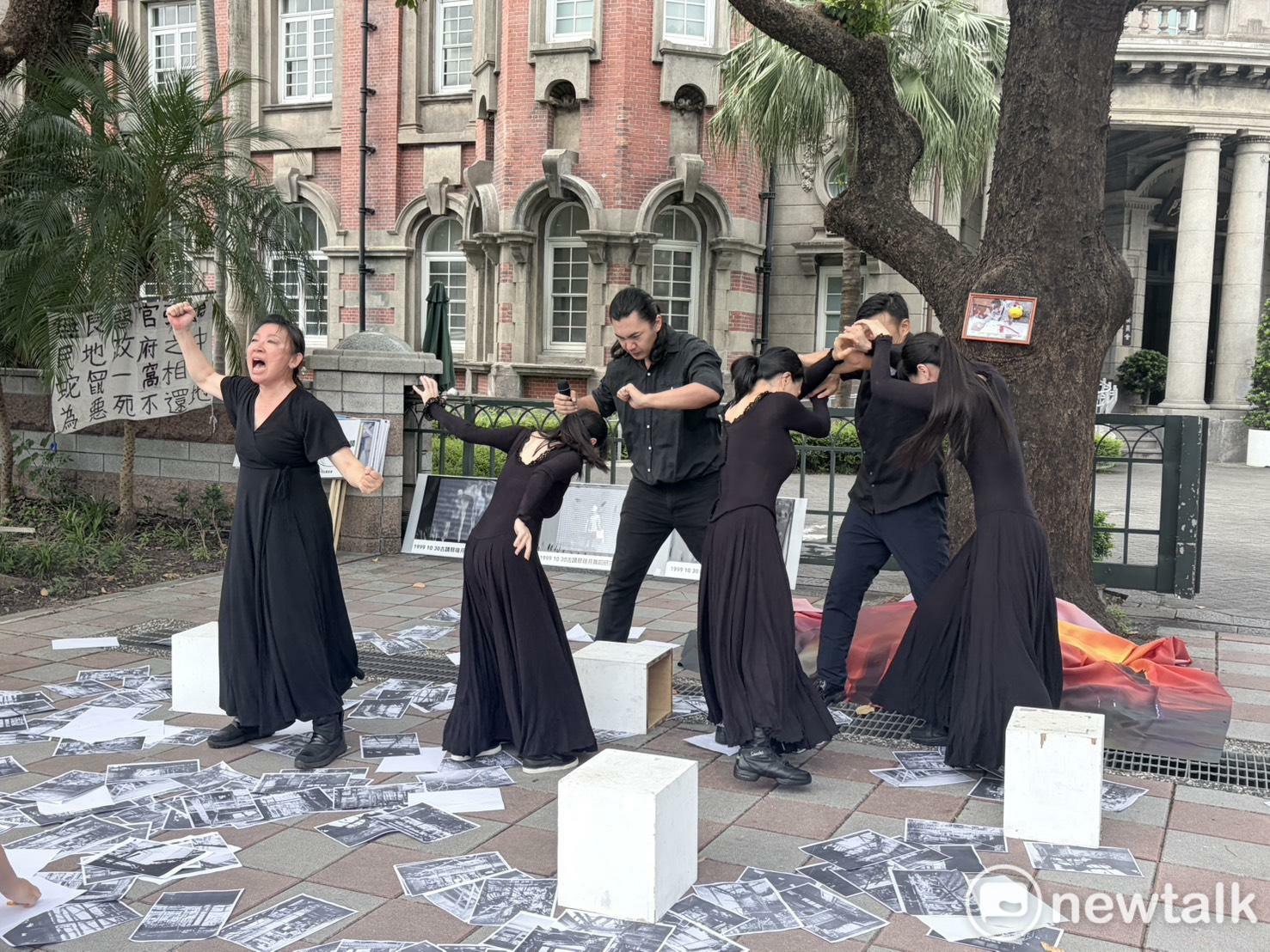  蔡瑞月文化基金會行動舞劇中怒喊：「是副局長放的火嗎？是台北市政府放的火嗎？」 圖：李宣萱/攝 