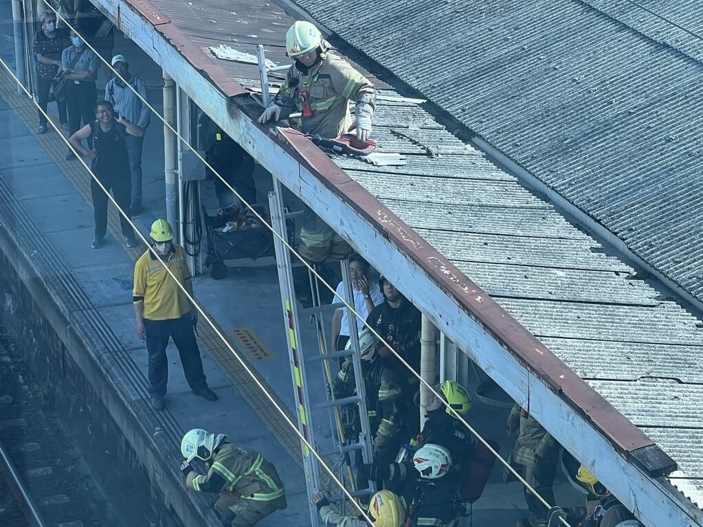 台南火車站月台冒煙 消防局斷電灌救無人傷亡