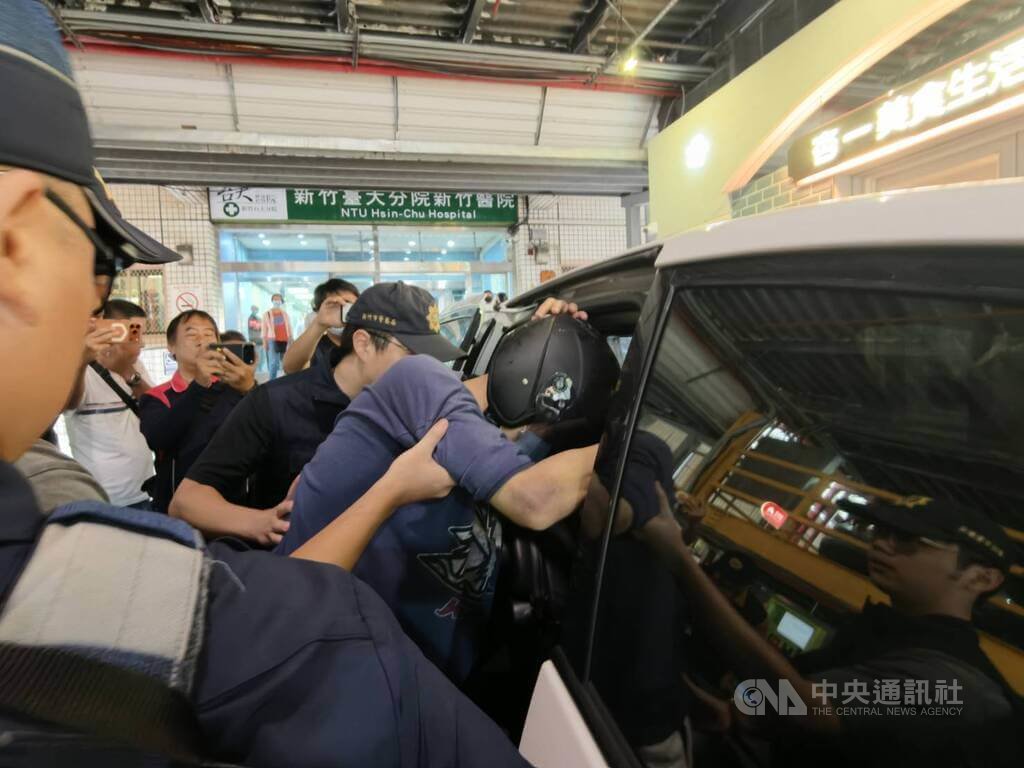 陽明交大教授涉砍殺連襟遭警制伏 戒護出院送竹檢
