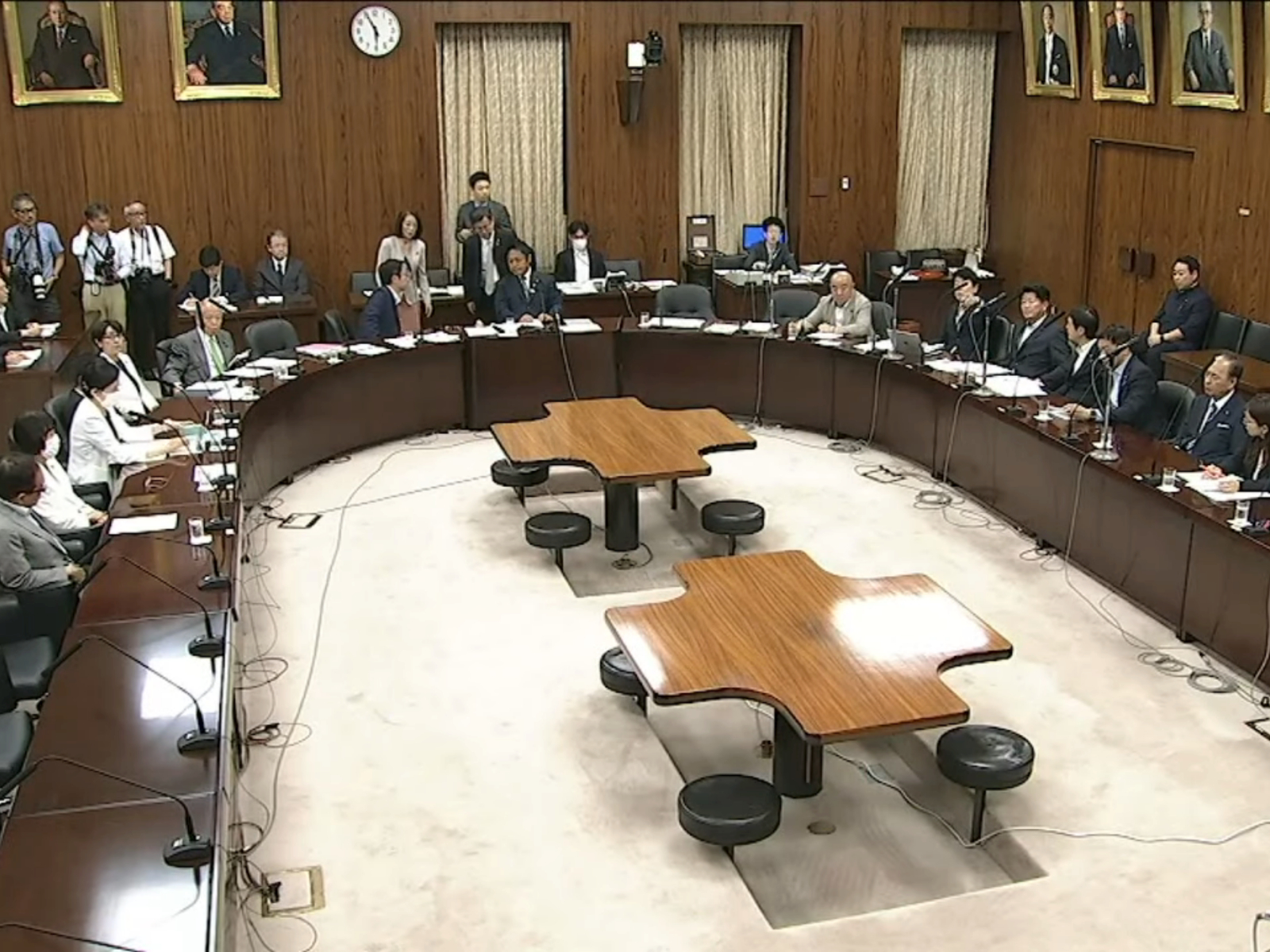  台北時間下午1時30分，審查「副首都」構想相關法案之參議院沖繩北方暨地方特別委員會重新開會。 圖：翻攝自立憲民主党 国会情報YT 