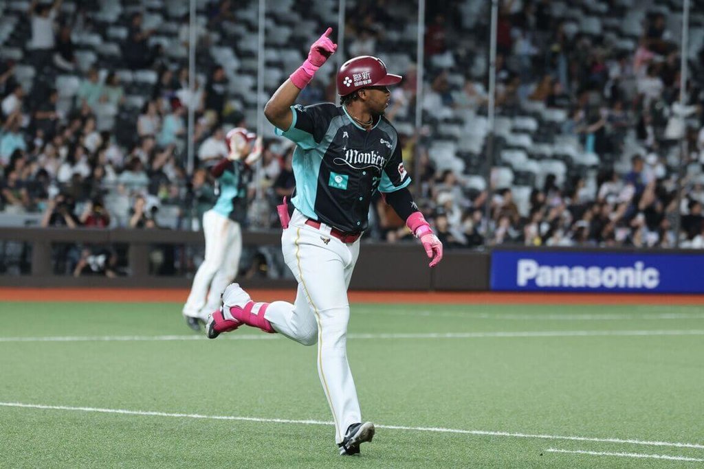 威克展現能力超前轟率桃猿搶勝 享受中職派對氛圍