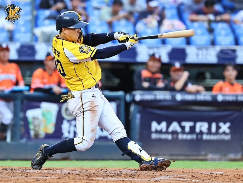 江坤宇關鍵一擊 兄弟中止洲際對獅跨季7連敗