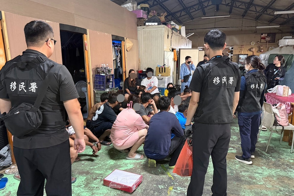 移民署台南查獲泰籍打工團 2女涉非法仲介送辦