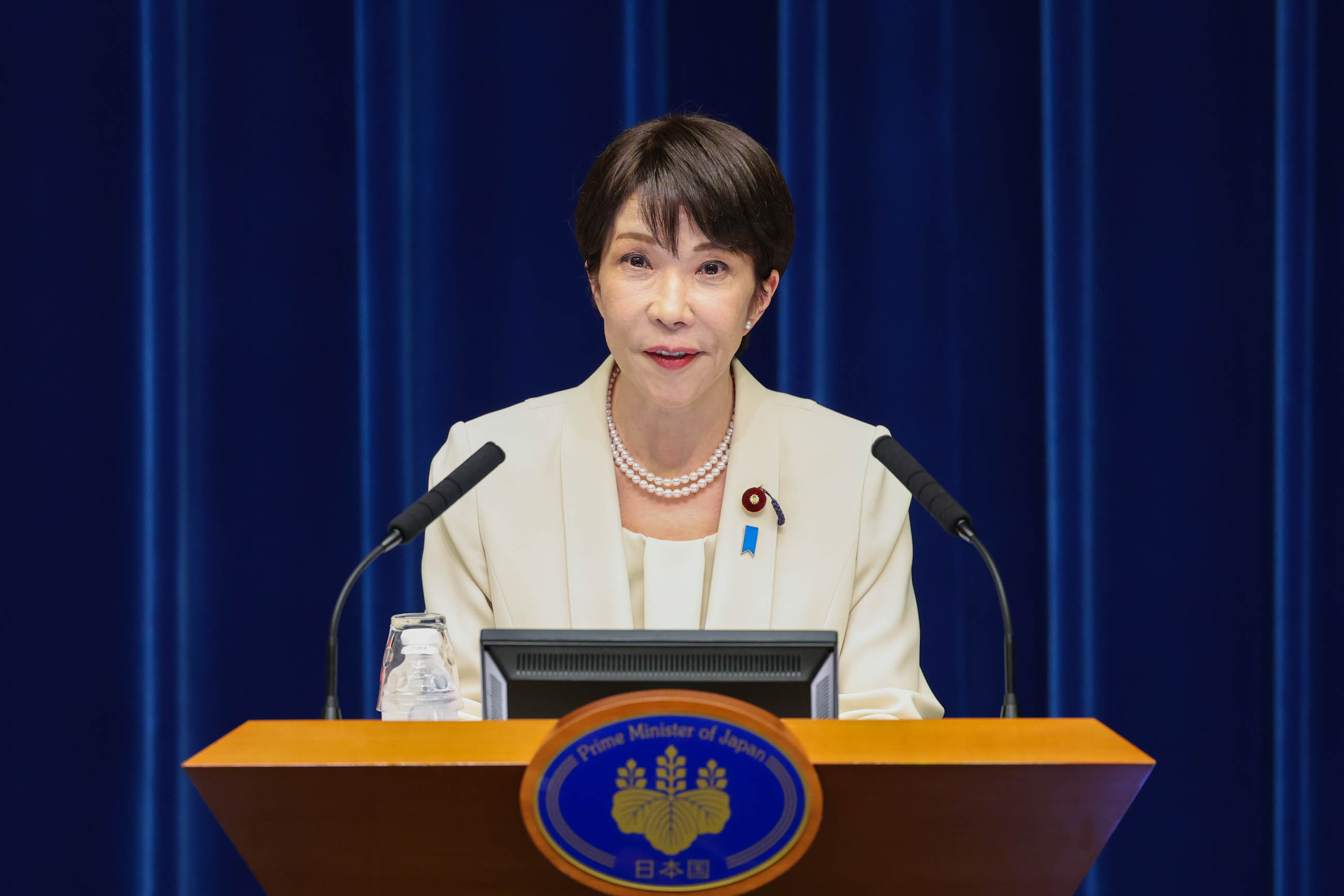 上月27日位於首相官邸之記者會上，首相高市早苗表示，將參考聯合執政政黨的建議，加速在年底前完成安保三文件修訂的討論。 圖：翻攝自首相官邸官網（資料照）