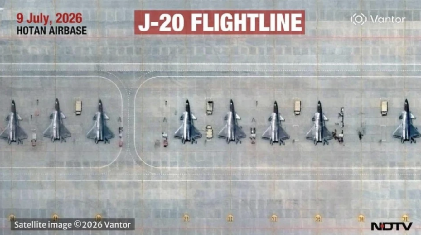  美國衛星公司 Vantor 於 6 月底至 7 月初拍攝的影像顯示，共有 12 架殲-20 戰機出現在新疆及西藏兩處重要基地。 圖：翻攝自 零度 Military 