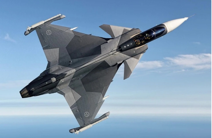  薩博鷹獅戰機。 圖 : 翻攝自零度Military 