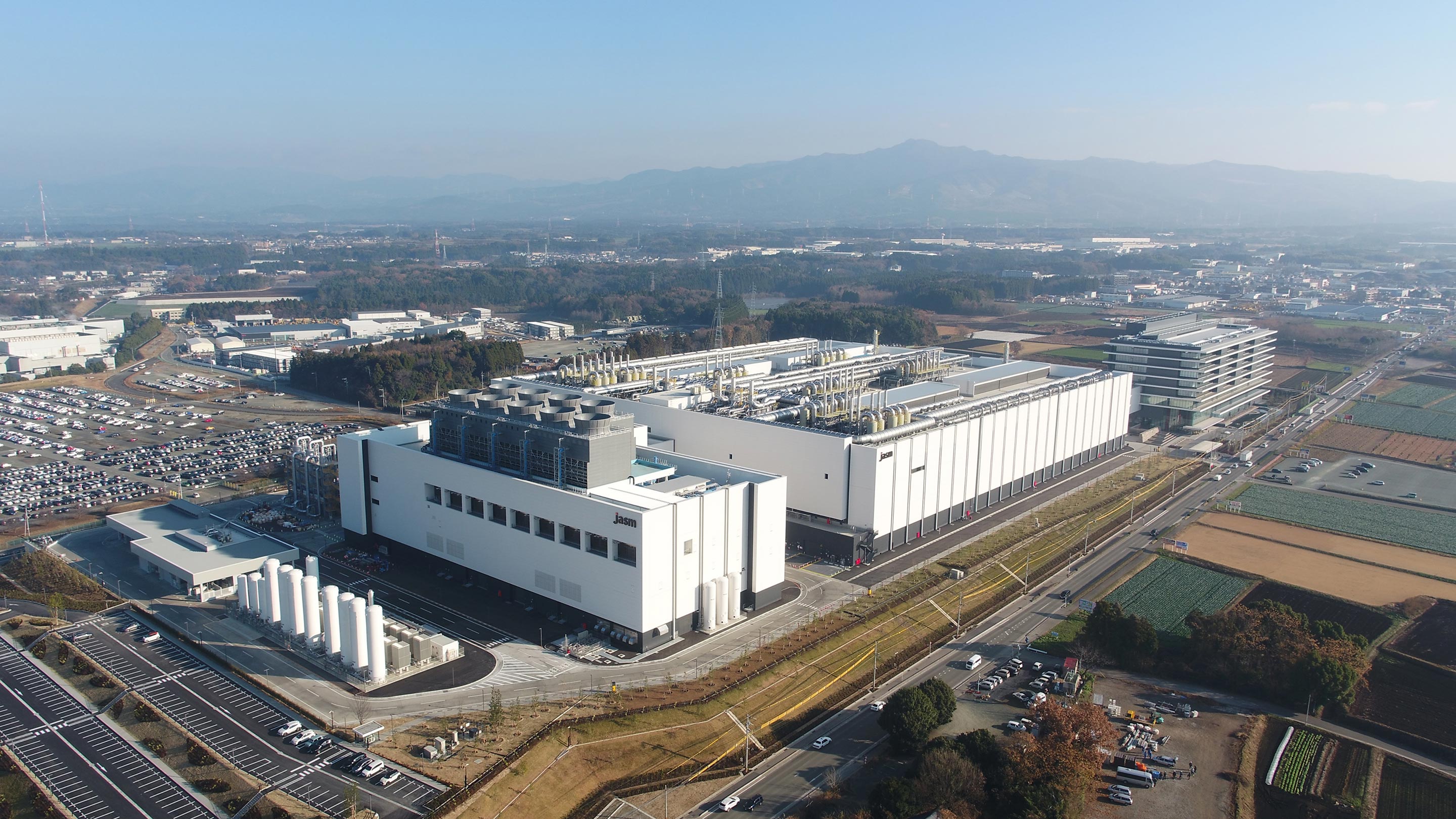   25 年來，半導體產業已經徹底學會如何與地震共存。（圖為台積電熊本廠。） 圖：台積電官網 