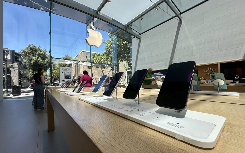 亞馬遜業績雲端亮眼 蘋果營收放緩等待Siri AI