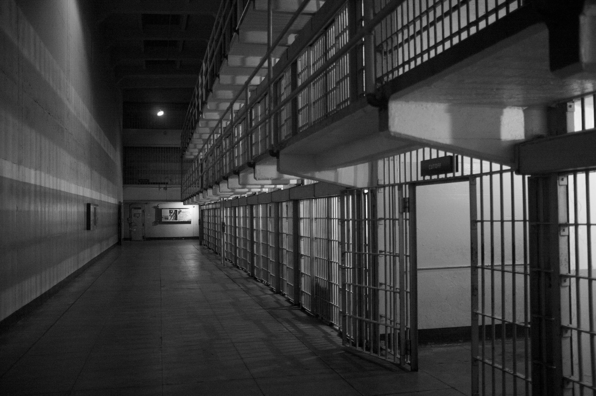 檢方原本要求判處科林·格雷 80 年監禁，辯方則希望刑期控制在 10 年。最終，法官針對兩項二級謀殺罪各判處 15 年監禁，其他刑期合併執行，因此總刑期確定為 15 年。 圖:翻攝自百度