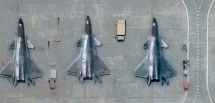  中國將早期版本的殲-20戰機部署在新疆、西藏等地邊界。 圖 : 翻攝自零度Military 
