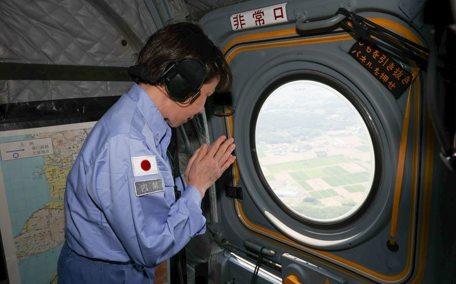 熊本地震後高市早苗「首訪」災區 直升機上空視察並合十悼念