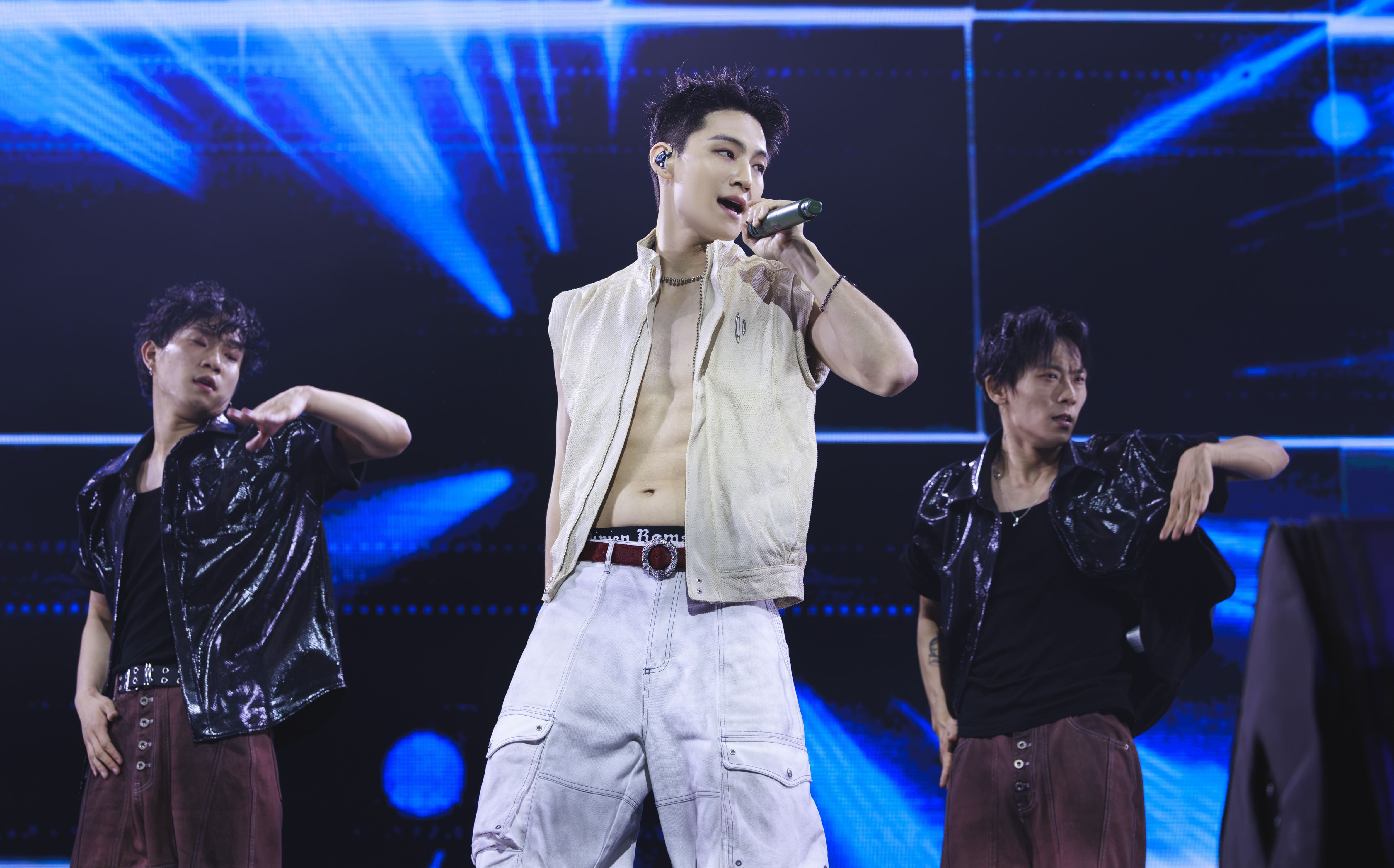 GOT7隊長JAY B台北魅力開唱!「裸上身秀超狂腹肌」引爆全場尖叫