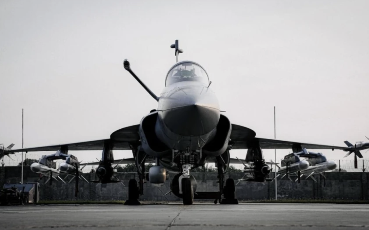 「巴鐵」轉手翻倍賺? 亞塞拜然買40JF-17「梟龍」戰機被狠削? 成本曝光