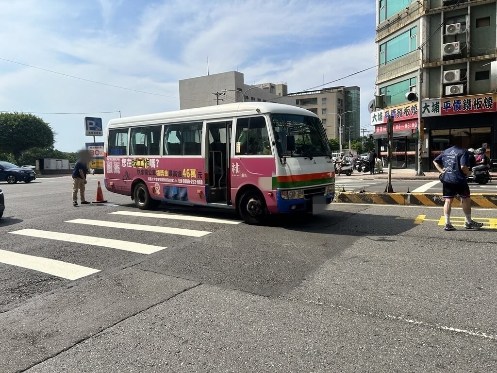 中壢免費公車撞傷行人 桃園交通局罰業者7萬元